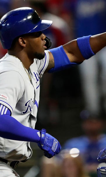 Soler, Mondesi homer as Royals knock off Rangers 4-2